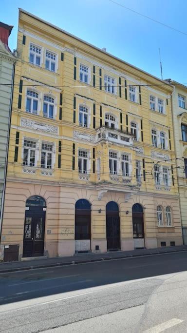 Lovely Old Town Apartment Bratislava Exterior foto